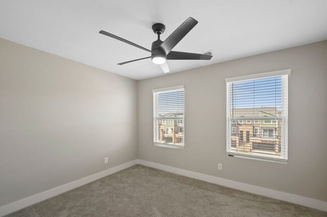 Building Photo - Gorgeous Aria at the Park 3 Bedroom Townhouse!