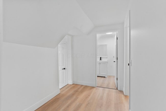 Building Photo - 89 Maple St