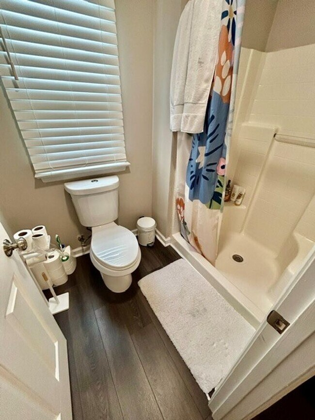 Building Photo - CHARMING HOME IN HIGHLY SOUGHT AFTER NEIGHBORHOOD.