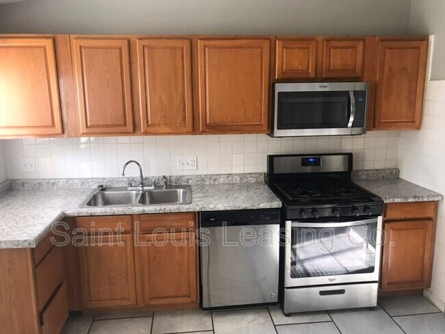 Building Photo - 370 St Edward Ln