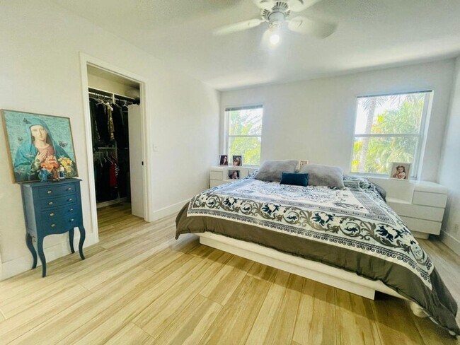 Building Photo - 4231 NW 1st Dr