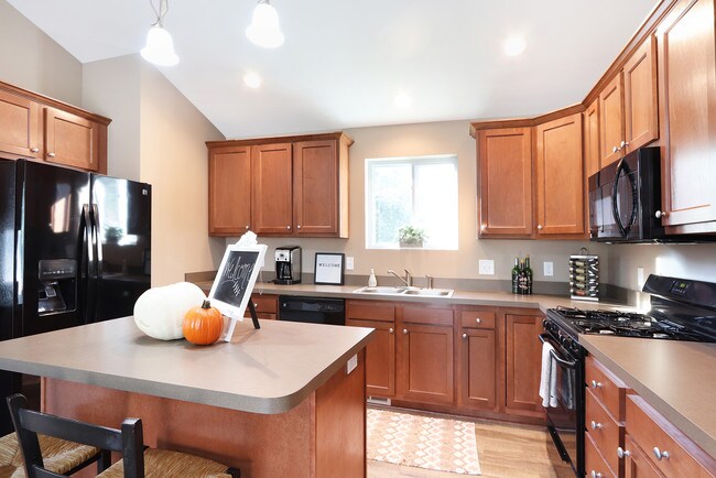 Building Photo - 935 Calvary Ave NW