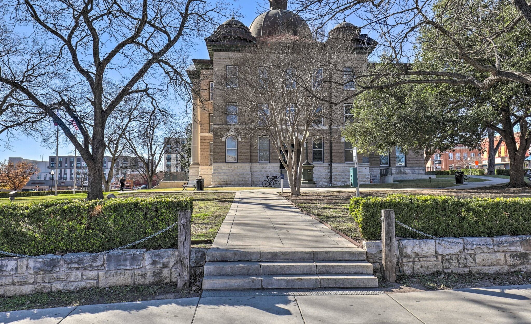 Building Photo - 118-120-120 N LBJ Dr