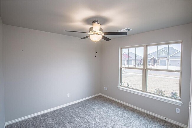 Building Photo - 3516 Lakeside Dr