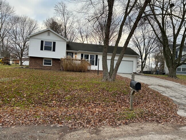 Primary Photo - 504 Western Hills Dr