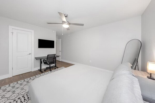 Building Photo - 4312 W Roland St