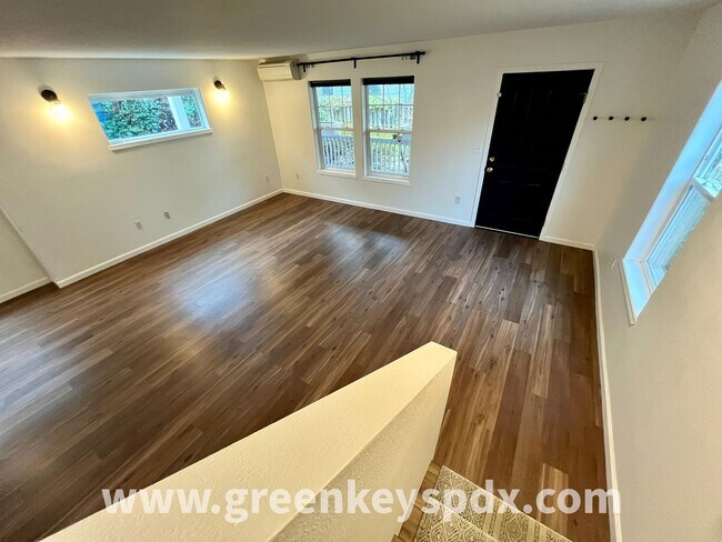 Building Photo - 3-Bedroom, 1.5-Bathroom House near Kenton Park, Off-Street Parking, Fenced Yard, Washer and Dryer