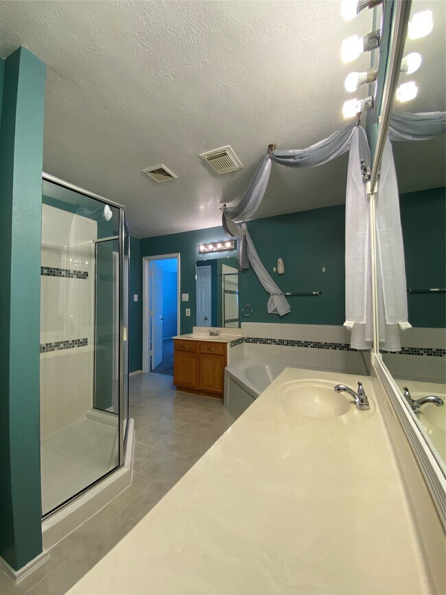 Building Photo - 7022 Leaders Crossing Dr