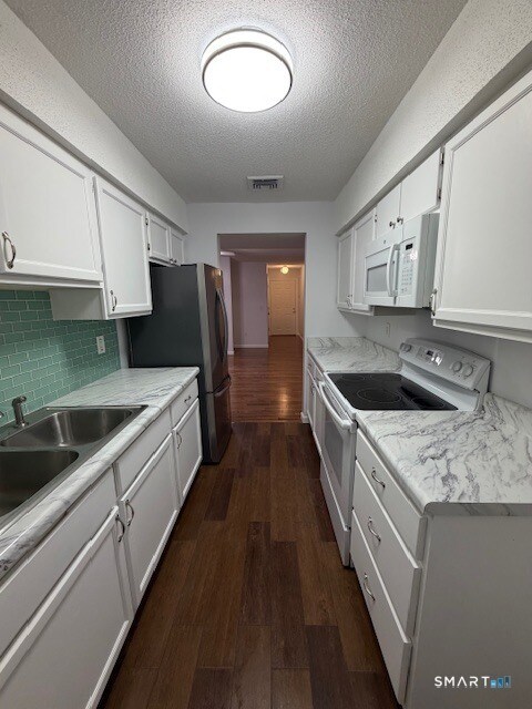 Building Photo - 2 Concorde Way