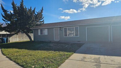 Building Photo - Roxbury Duplex