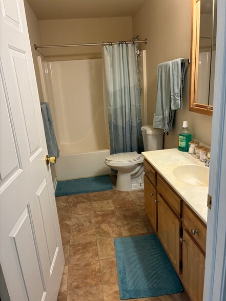 Building Photo - 112 Willow St