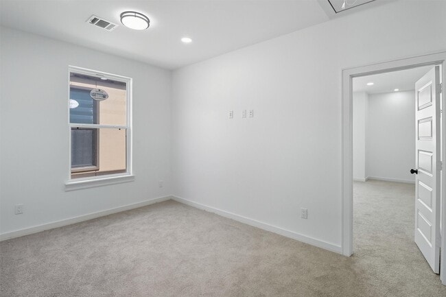 Building Photo - 2927 El Fenice Ln