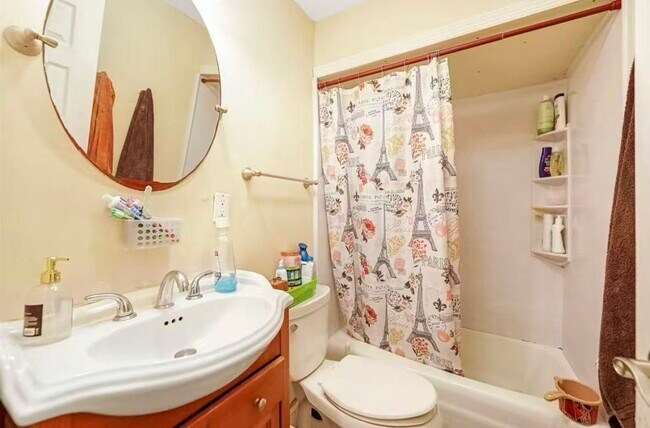 Building Photo - 530 47th St