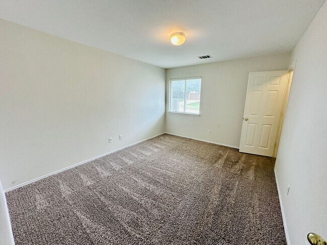 Building Photo - Awesome 3 Bed 2 Bath! Large Texas size home
