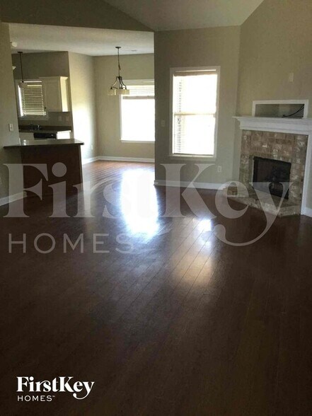 Building Photo - 1628 Needle Oak Dr