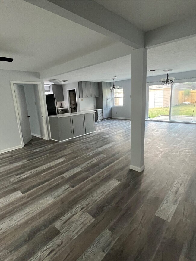 Building Photo - 5730 Cartagena St