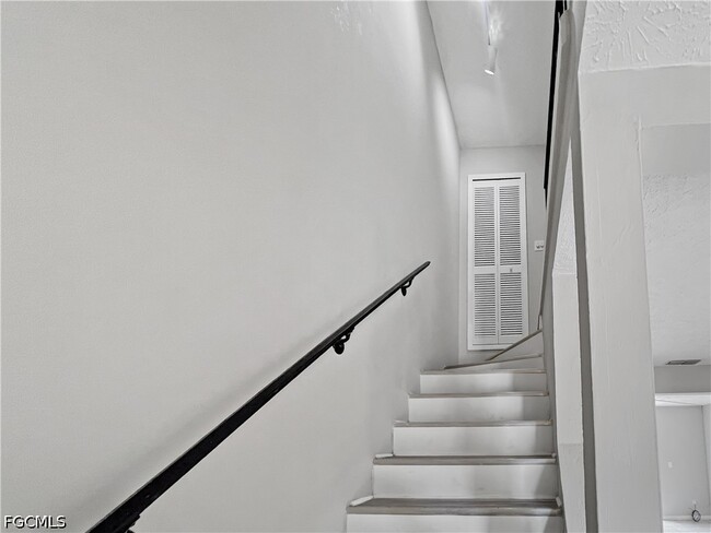 Building Photo - 1123 SW 48th Terrace