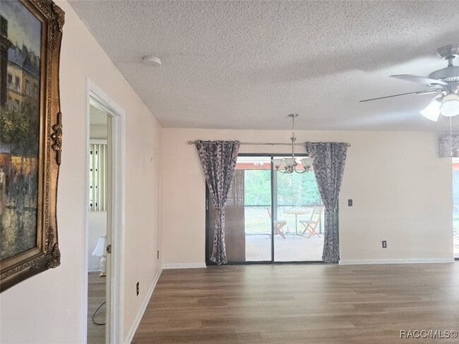 Building Photo - 25 Holly Ct