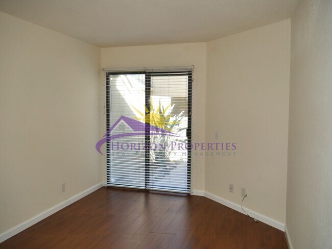 Building Photo - 1 Bed 1 Bath 682 sq ft. Condo in Foothill Farms