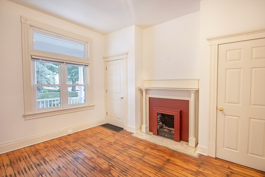 Building Photo - 328 Franklin Ave