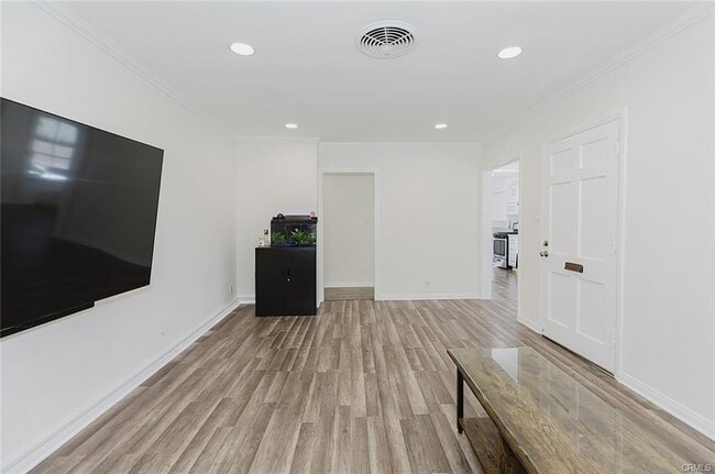 Building Photo - 13842 Hamlin St