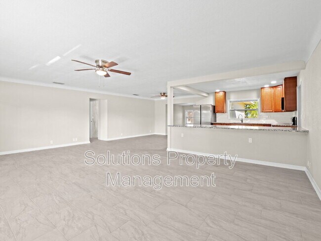 Building Photo - 7740 Pine Lake Dr