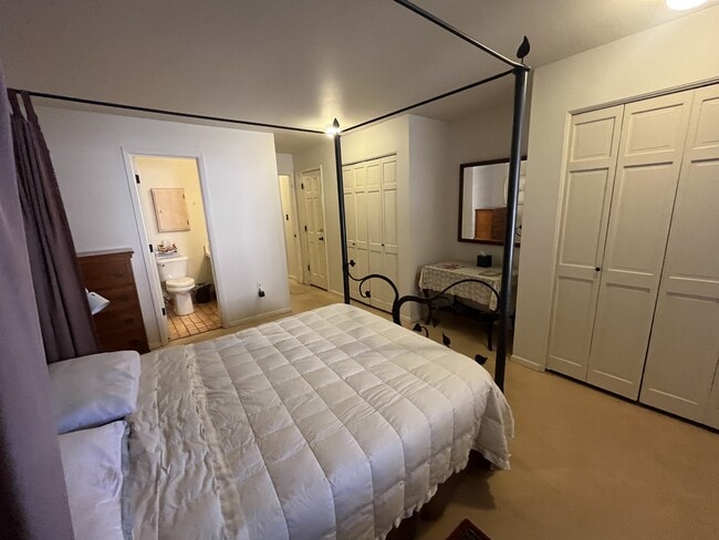 Building Photo - 405 Cam De La Placita