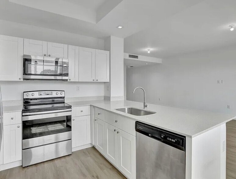 Building Photo - 4100 SW 64th Ave