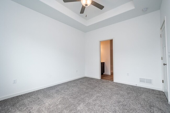 Building Photo - 4 bed 3 bath East side Iowa city!