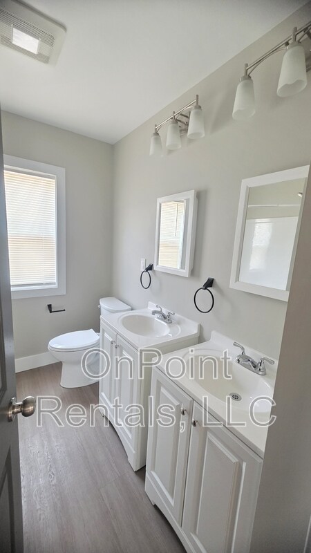 Building Photo - 14526 Russell Ave