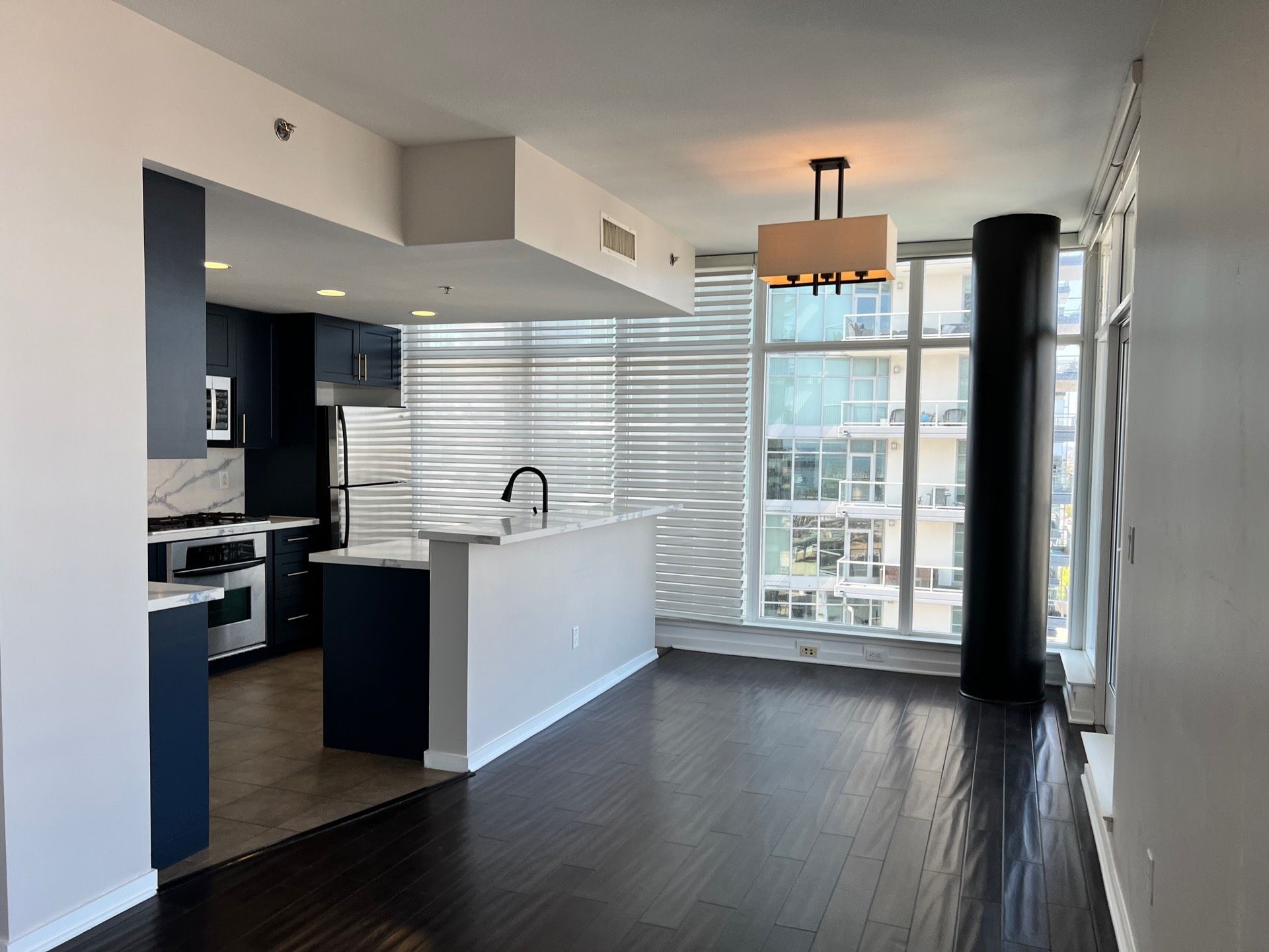 Building Photo - 411 W Seaside Way