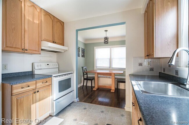 Building Photo - 2989 Cummings Ave