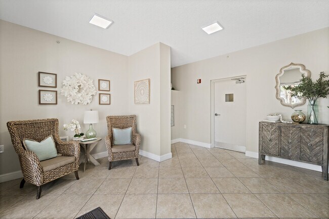 Building Photo - 601 Shorewood Dr