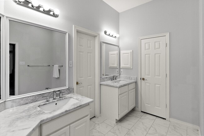 Building Photo - 42 Vista Cove Dr