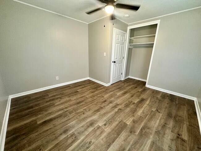 Building Photo - 135 Maple St