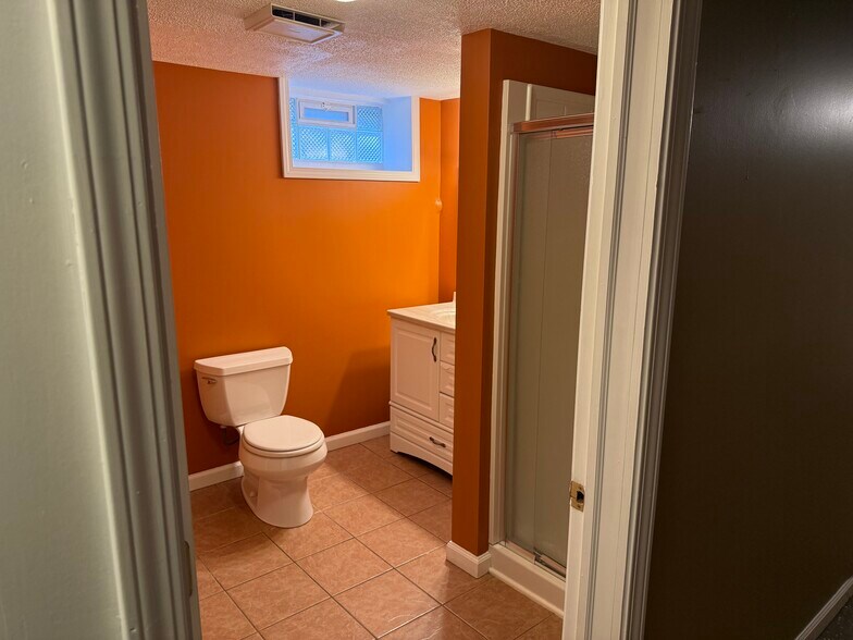 Building Photo - 5409 E 131st St