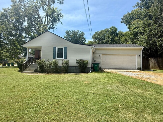 Building Photo - 902 Gibson Dr