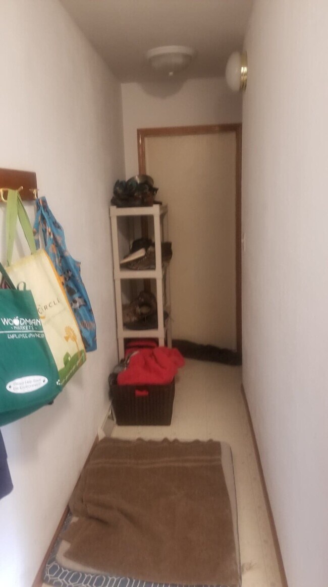 Building Photo - 1040 Cedar St