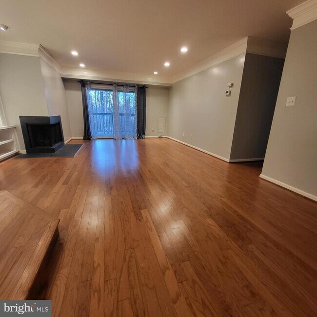 Building Photo - 5800 Cove Landing Rd