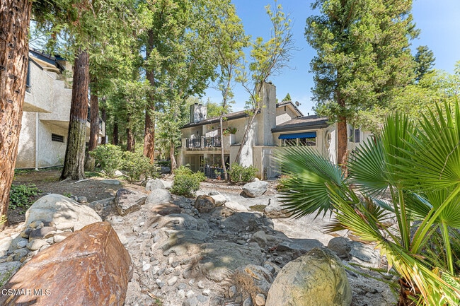 Building Photo - 5720 Skyview Way