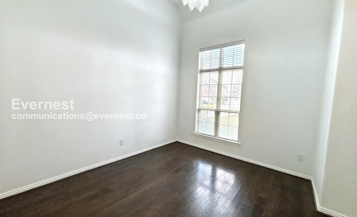 Building Photo - 4811 Sunset Park Ln