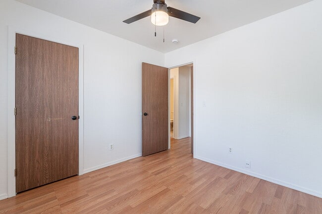 Building Photo - 402 N 101st Pl