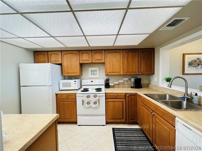 Building Photo - 9400 S Ocean Dr