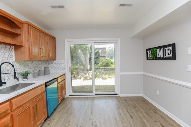 Building Photo - 3 Springmeadow Ct