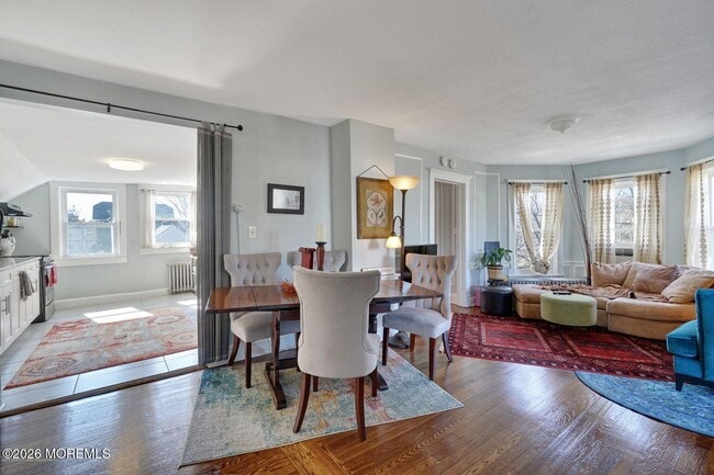 Building Photo - 304 7th Ave