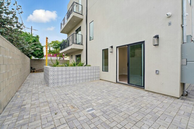 Building Photo - 8234 Blackburn Ave