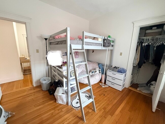 Building Photo - 451 Park Dr