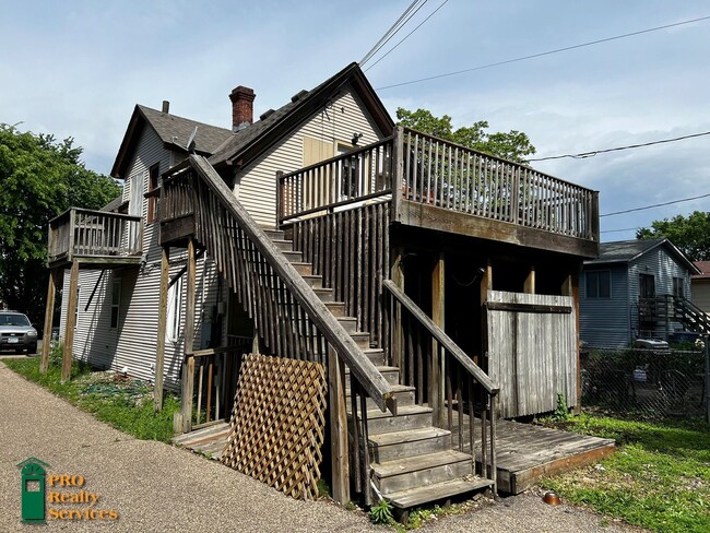 Building Photo - 423 NE Taylor St