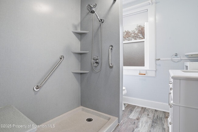 Building Photo - 123 William St