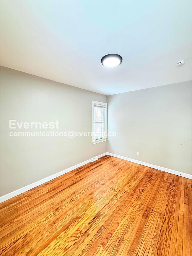 Building Photo - 15472 Lauder St